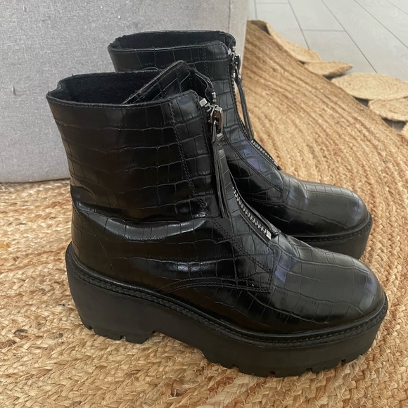black platform boots 🦕 - Picture 2 of 3